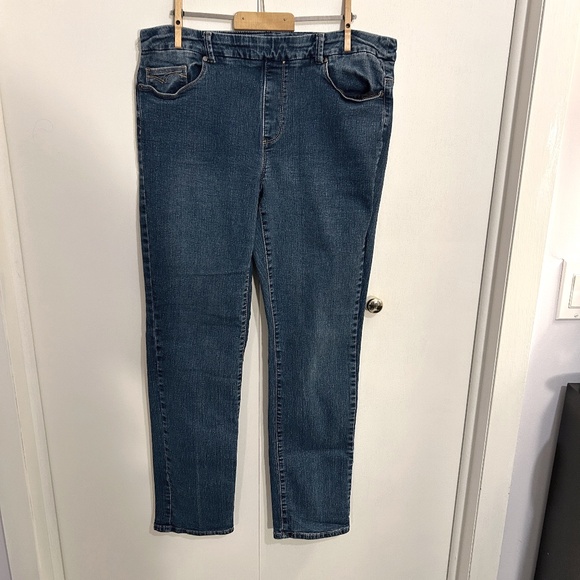 Women's Northern Reflections Size 14 Pull-On Comfort Waist Tapered Leg Jeans - Picture 1 of 11